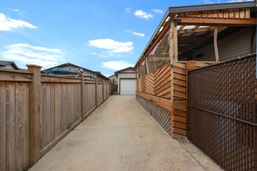 125 Beardsley Crescent, Fort Mcmurray, AB - Outdoor With Exterior