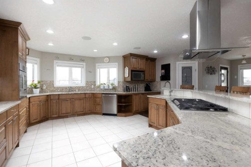 125 Beardsley Crescent, Fort Mcmurray, AB - Indoor Photo Showing Kitchen With Double Sink With Upgraded Kitchen