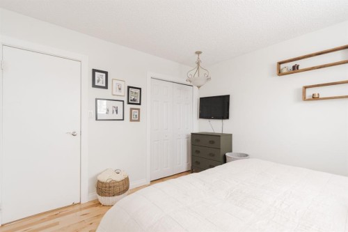 121 Hinge Road, Fort Mcmurray, AB - Indoor Photo Showing Bedroom