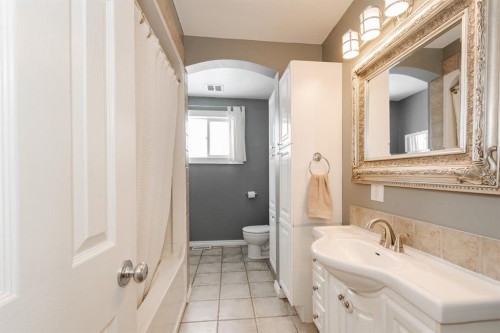 121 Hinge Road, Fort Mcmurray, AB - Indoor Photo Showing Bathroom