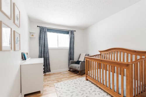 121 Hinge Road, Fort Mcmurray, AB - Indoor Photo Showing Bedroom