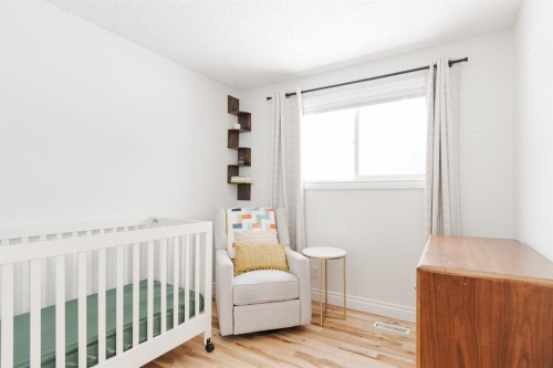 121 Hinge Road, Fort Mcmurray, AB - Indoor Photo Showing Bedroom