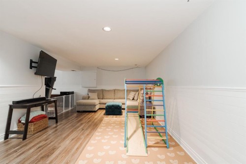 121 Hinge Road, Fort Mcmurray, AB - Indoor Photo Showing Other Room