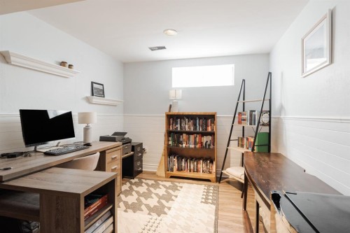 121 Hinge Road, Fort Mcmurray, AB - Indoor Photo Showing Office