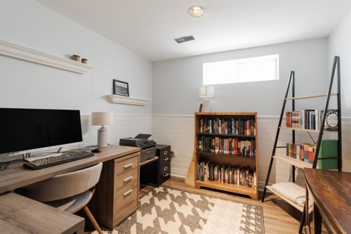 121 Hinge Road, Fort Mcmurray, AB - Indoor Photo Showing Office