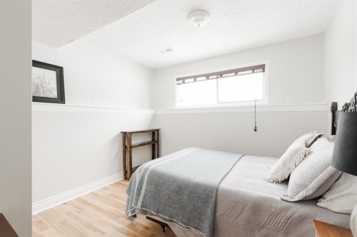 121 Hinge Road, Fort Mcmurray, AB - Indoor Photo Showing Bedroom