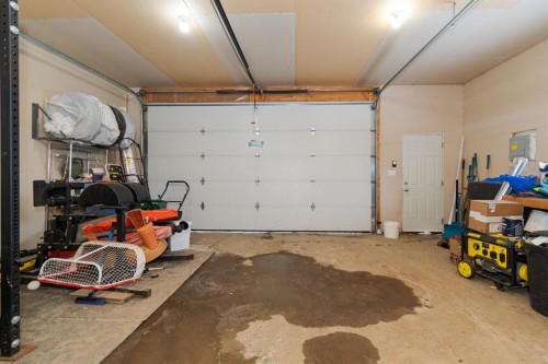 121 Hinge Road, Fort Mcmurray, AB - Indoor Photo Showing Garage