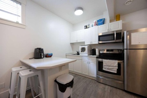 109 Olson Place, Fort Mcmurray, AB - Indoor Photo Showing Kitchen