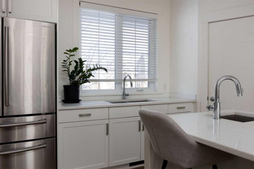 109 Olson Place, Fort Mcmurray, AB - Indoor Photo Showing Kitchen With Upgraded Kitchen