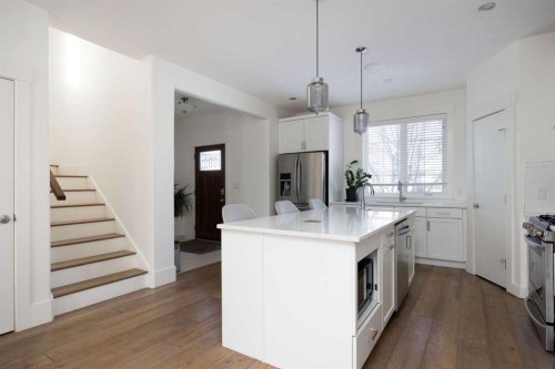109 Olson Place, Fort Mcmurray, AB - Indoor Photo Showing Kitchen With Upgraded Kitchen