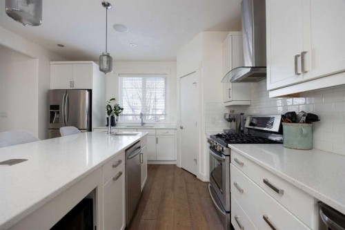 109 Olson Place, Fort Mcmurray, AB - Indoor Photo Showing Kitchen With Upgraded Kitchen