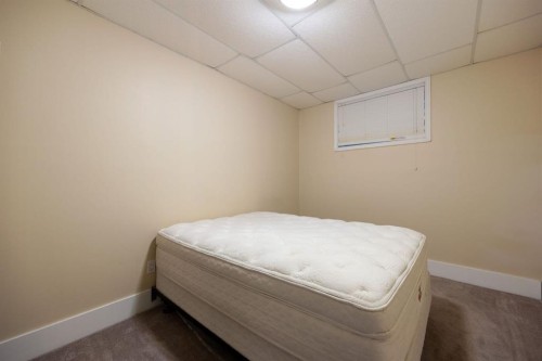 209 Ash Way, Fort Mcmurray, AB - Indoor Photo Showing Bedroom