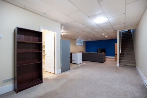 209 Ash Way, Fort Mcmurray, AB - Indoor Photo Showing Other Room