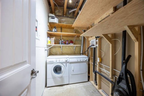 209 Ash Way, Fort Mcmurray, AB - Indoor Photo Showing Laundry Room