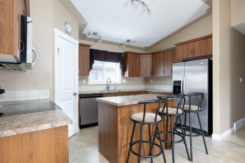 209 Ash Way, Fort Mcmurray, AB - Indoor Photo Showing Kitchen