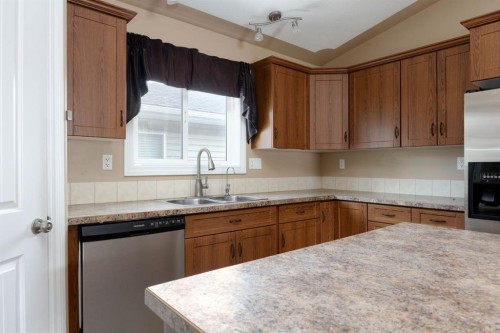 209 Ash Way, Fort Mcmurray, AB - Indoor Photo Showing Kitchen With Double Sink