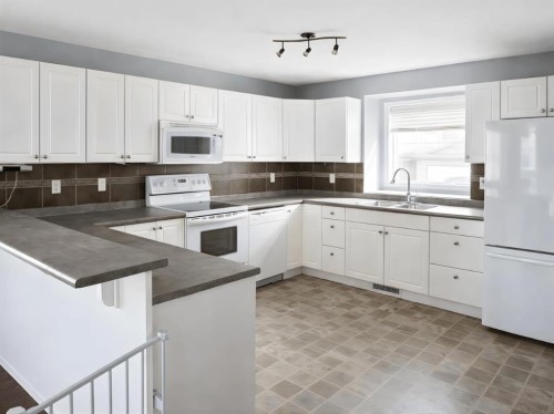 128 Parry Crescent, Fort Mcmurray, AB - Indoor Photo Showing Kitchen With Double Sink