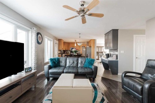 172 Berard Crescent, Fort Mcmurray, AB - Indoor Photo Showing Living Room