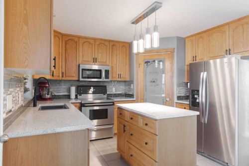 172 Berard Crescent, Fort Mcmurray, AB - Indoor Photo Showing Kitchen