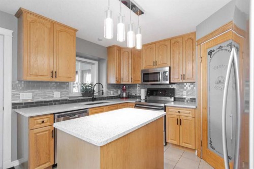 172 Berard Crescent, Fort Mcmurray, AB - Indoor Photo Showing Kitchen