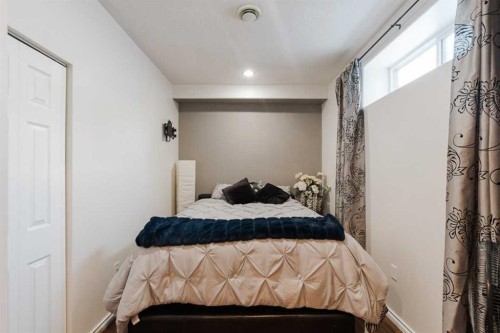 172 Berard Crescent, Fort Mcmurray, AB - Indoor Photo Showing Bedroom