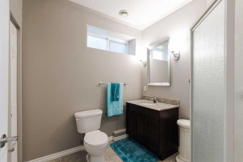 172 Berard Crescent, Fort Mcmurray, AB - Indoor Photo Showing Bathroom