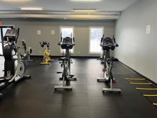 3209-200 Lougheed Drive, Fort Mcmurray, AB - Indoor Photo Showing Gym Room