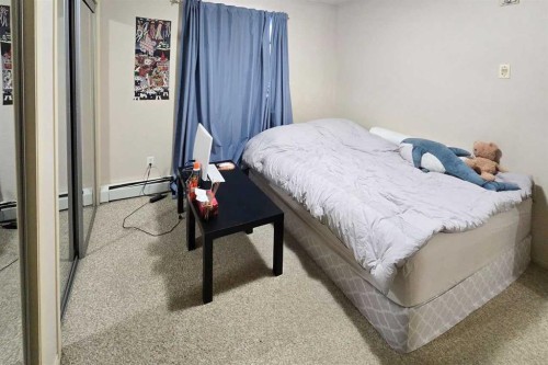 3209-200 Lougheed Drive, Fort Mcmurray, AB - Indoor Photo Showing Bedroom