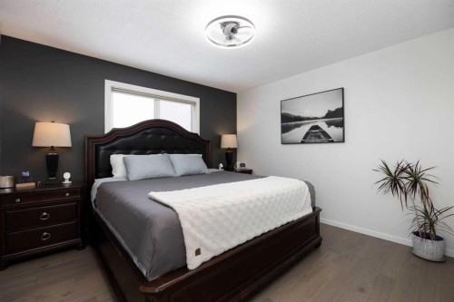 100 Simcoe Way, Fort Mcmurray, AB - Indoor Photo Showing Bedroom