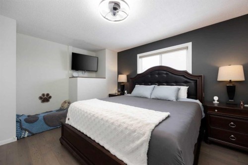 100 Simcoe Way, Fort Mcmurray, AB - Indoor Photo Showing Bedroom
