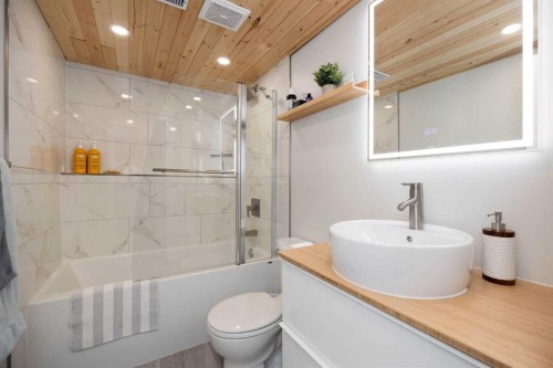 100 Simcoe Way, Fort Mcmurray, AB - Indoor Photo Showing Bathroom