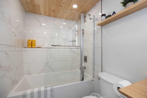 100 Simcoe Way, Fort Mcmurray, AB - Indoor Photo Showing Bathroom