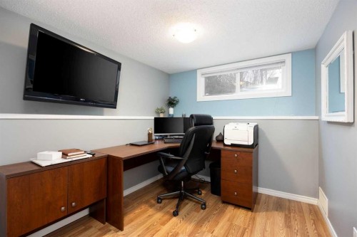 100 Simcoe Way, Fort Mcmurray, AB - Indoor Photo Showing Office