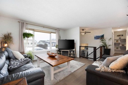 100 Simcoe Way, Fort Mcmurray, AB - Indoor Photo Showing Living Room