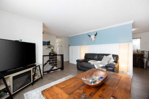 100 Simcoe Way, Fort Mcmurray, AB - Indoor Photo Showing Living Room
