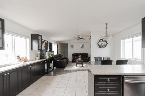 152 Harpe Way, Fort Mcmurray, AB - Indoor Photo Showing Kitchen