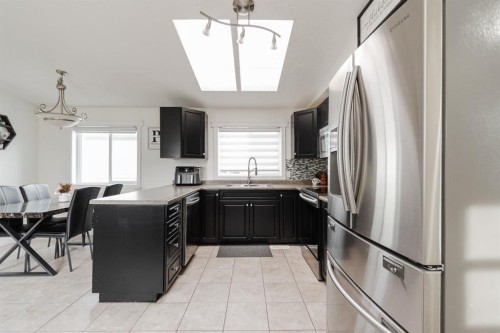 152 Harpe Way, Fort Mcmurray, AB - Indoor Photo Showing Kitchen With Stainless Steel Kitchen With Double Sink
