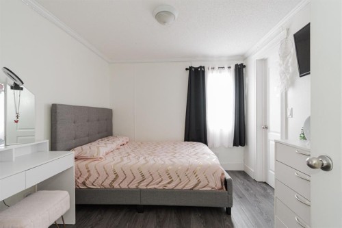 152 Harpe Way, Fort Mcmurray, AB - Indoor Photo Showing Bedroom