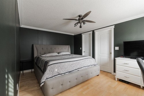 152 Harpe Way, Fort Mcmurray, AB - Indoor Photo Showing Bedroom