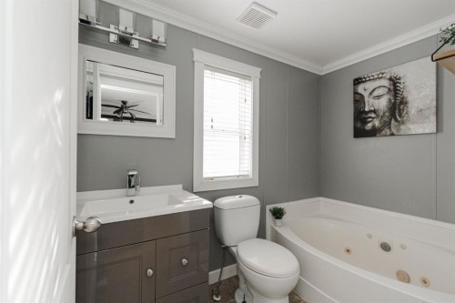152 Harpe Way, Fort Mcmurray, AB - Indoor Photo Showing Bathroom