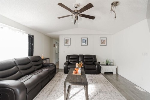 152 Harpe Way, Fort Mcmurray, AB - Indoor Photo Showing Living Room