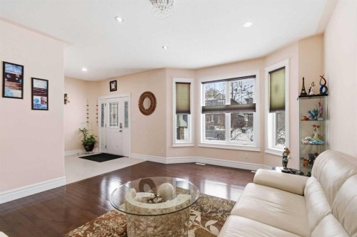 224 Coniker Crescent, Fort Mcmurray, AB - Indoor Photo Showing Living Room