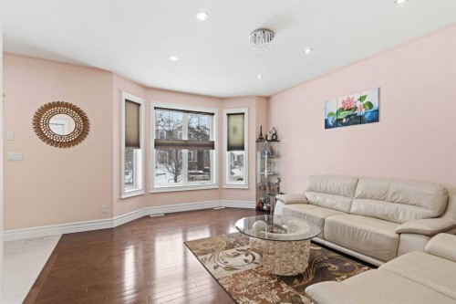 224 Coniker Crescent, Fort Mcmurray, AB - Indoor Photo Showing Living Room