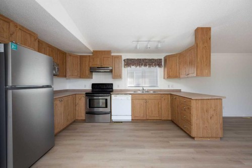 465 Harpe Way, Fort Mcmurray, AB - Indoor Photo Showing Kitchen