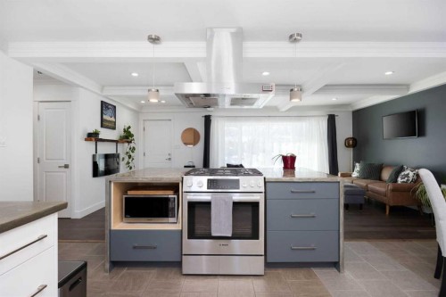 208 Silica Place, Fort Mcmurray, AB - Indoor Photo Showing Kitchen