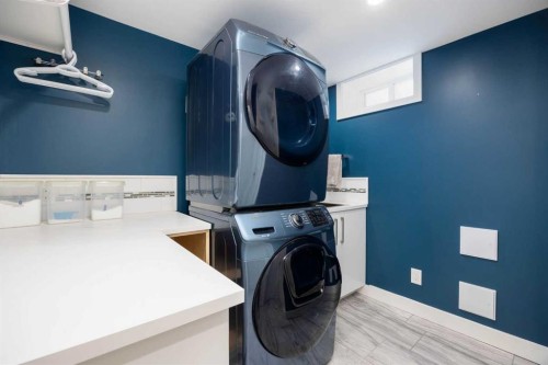 208 Silica Place, Fort Mcmurray, AB - Indoor Photo Showing Laundry Room