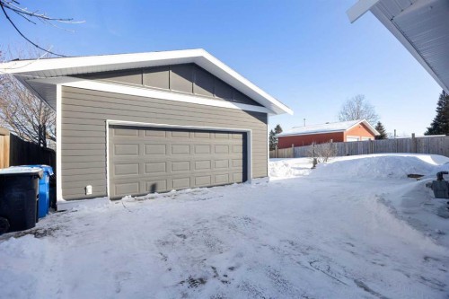 208 Silica Place, Fort Mcmurray, AB - Outdoor With Exterior