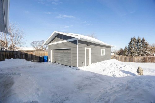 208 Silica Place, Fort Mcmurray, AB - Outdoor With Exterior