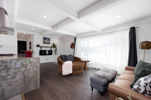 208 Silica Place, Fort Mcmurray, AB - Indoor Photo Showing Living Room