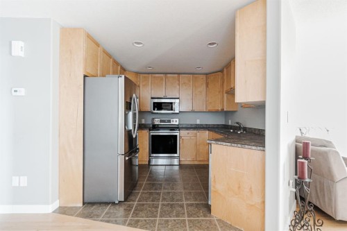 100 Honeysuckle Way, Fort Mcmurray, AB - Indoor Photo Showing Kitchen